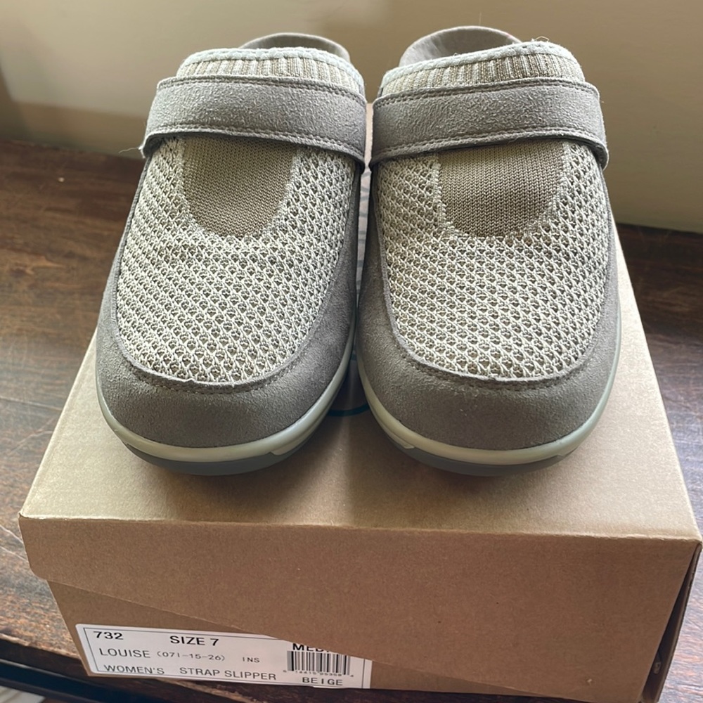 OrthoFeet NEW with box Louise women’s strap slipper. Beige, size 7 medium